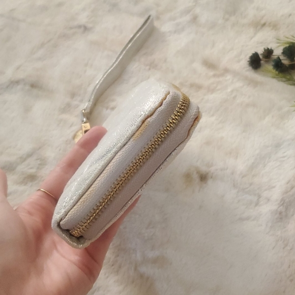 🤍Deux Lux shimmery glitter wristlet wallet - Picture 4 of 4